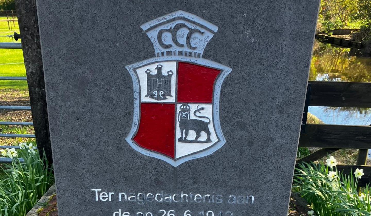 Na kleuronderzoek is het Wapen van Polen op kleur gebracht